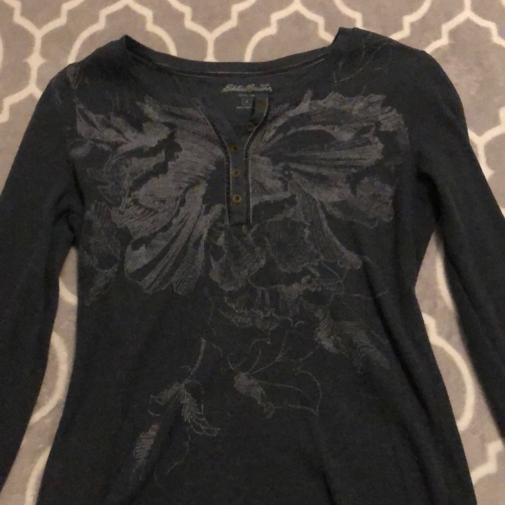 Eddie Bauers dark blue top